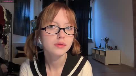 Snapshot of electric_woman chatting on 15, 11, 2025 Aleksa online show from 15, 11, 2025