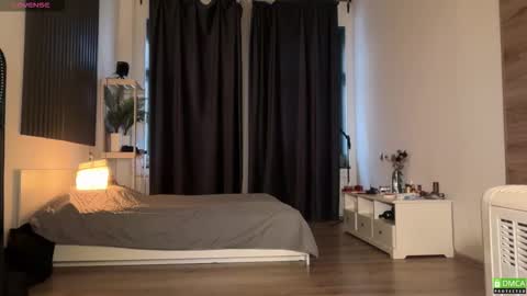 Snapshot of electric_woman chatting on 23, 11, 2025 Aleksa online show from 23, 11, 2025