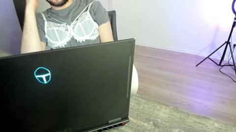 Snapshot of elf_cats chatting on 16, 12, 2025 elf_cats online show from 16, 12, 2025