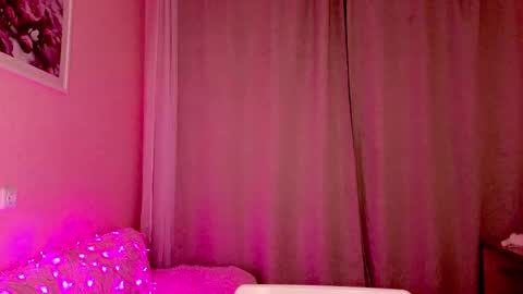 Snapshot of eli_vibe chatting on 19, 12, 2025 Eliza online show from 19, 12, 2025