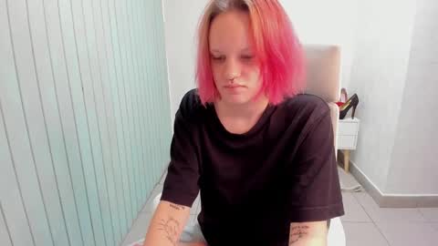 elieiza_xo online show from 18, 9, 2025