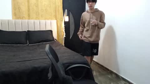 Snapshot of elio_collem chatting on 17, 2, 2025 ELIO online show from 17, 2, 2025