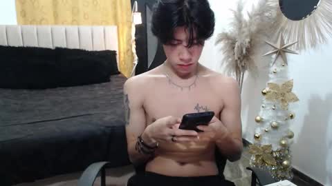 Snapshot of elio_collem chatting on 17, 12, 2025 ELIO online show from 17, 12, 2025