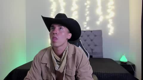 Snapshot of elio_dicaprio chatting on 3, 11, 2025 elio_dicaprio online show from 3, 11, 2025