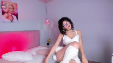 elisabethflores online show from 13, 9, 2025