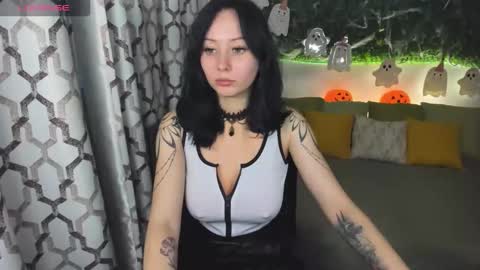 EliseRoyalty online show from 4, 11, 2025