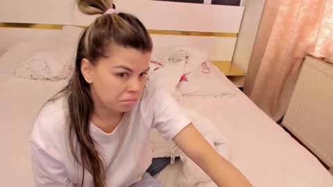 Elly online show from 23, 3, 2026