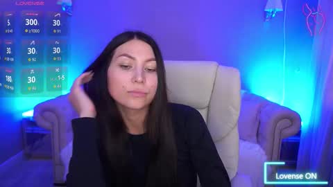 Snapshot of elisevelour chatting on 17, 10, 2025 elisevelour online show from 17, 10, 2025