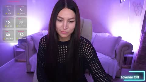 Snapshot of elisevelour chatting on 21, 10, 2025 elisevelour online show from 21, 10, 2025