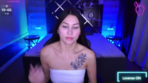 Snapshot of elisevelour chatting on 8, 11, 2025 elisevelour online show from 8, 11, 2025