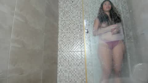 Snapshot of elissa_santos chatting on 11, 10, 2025 Eli online show from 11, 10, 2025