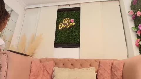 Snapshot of elissa_santos chatting on 27, 10, 2025 Eli online show from 27, 10, 2025