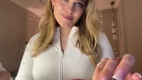 Snapshot of elixiirr chatting on 18, 3, 2026 Stephanie online show from 18, 3, 2026