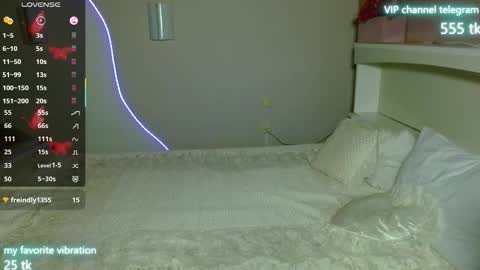 Snapshot of eliz_v_ta chatting on 1, 10, 2025 Eliz online show from 1, 10, 2025