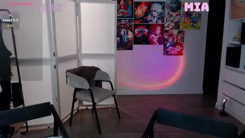 Snapshot of eliza_benet_ chatting on 3, 10, 2025 Ari online show from 3, 10, 2025