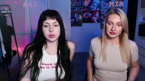 Snapshot of eliza_benet_ chatting on 10, 10, 2025 Ari online show from 10, 10, 2025