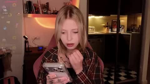 Elizabeth online show from 26, 11, 2025