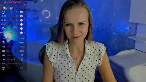 eliza_wilsoon online show from 3, 10, 2025