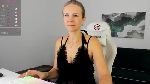 eliza_wilsoon online show from 6, 10, 2025
