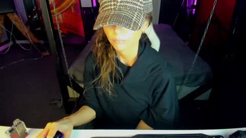 Elizabethangel online show from 19, 1, 2025