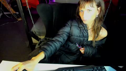 Elizabethangel online show from 20, 1, 2025