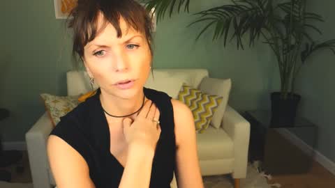 Elizabethangel online show from 20, 1, 2025