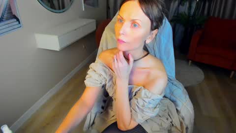 Elizabethangel online show from 7, 2, 2025