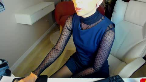 Elizabethangel online show from 7, 2, 2025