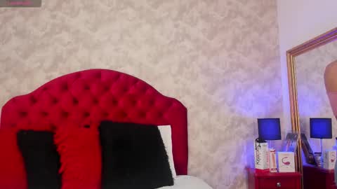 Elizabet Taylor online show from 2, 12, 2025