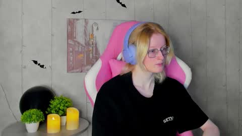 Snapshot of elizabeth_harpper chatting on 4, 11, 2025 Elizabeth online show from 4, 11, 2025