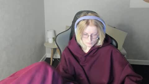 Snapshot of elizabeth_harpper chatting on 2, 12, 2025 Elizabeth online show from 2, 12, 2025