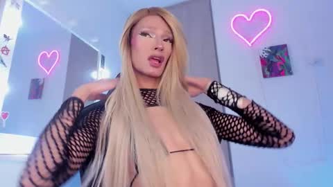 Snapshot of elizabeth_jones_01 chatting on 14, 10, 2025 Eli online show from 14, 10, 2025