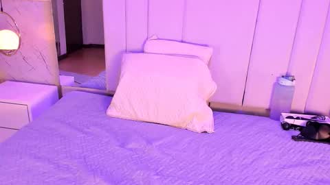 Snapshot of elizabethadams01 chatting on 5, 12, 2025 online show from 5, 12, 2025