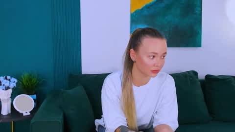 elizabethholt online show from 13, 10, 2025