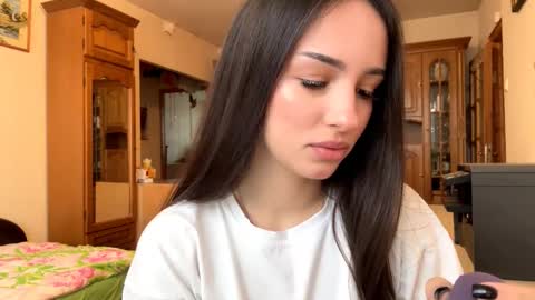 Snapshot of elizabethrabin chatting on 24, 11, 2025 Mia online show from 24, 11, 2025