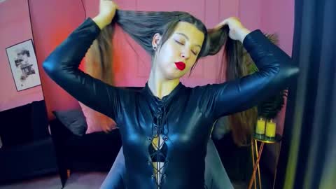 Snapshot of elizamild chatting on 9, 10, 2025 Eliza online show from 9, 10, 2025