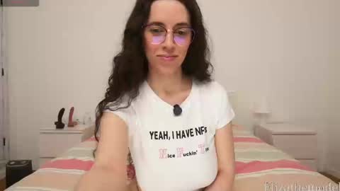 Snapshot of elizathemodel chatting on 20, 2, 2025 Eliza online show from 20, 2, 2025