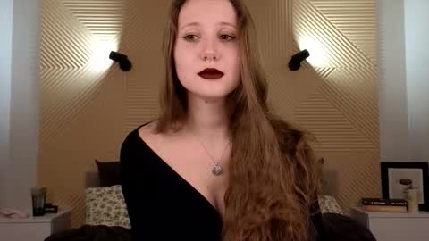 Lisa  online show from 15, 9, 2025