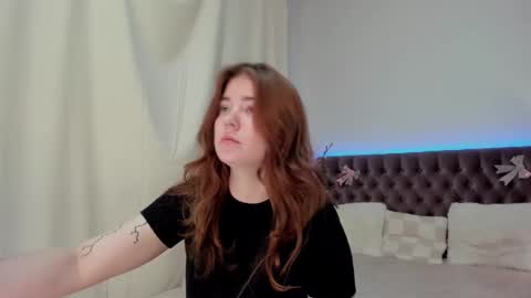 Ella Mayers online show from 26, 2, 2025
