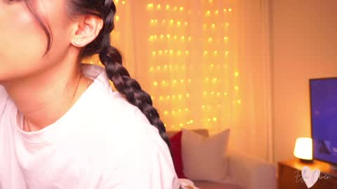 ELLA OWEN online show from 17, 1, 2025
