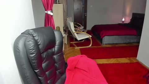 Ella online show from 10, 11, 2025