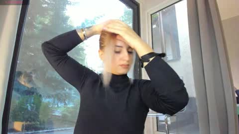 ella_vee online show from 5, 10, 2025