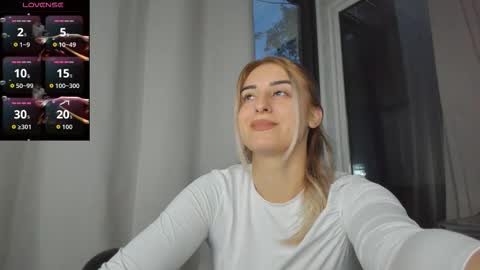 ella_vee online show from 8, 10, 2025