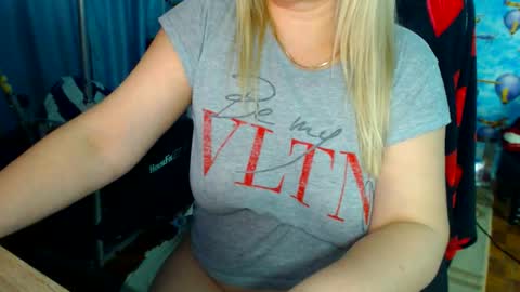 Snapshot of ellabella36dd chatting on 13, 12, 2025 IsaBella online show from 13, 12, 2025