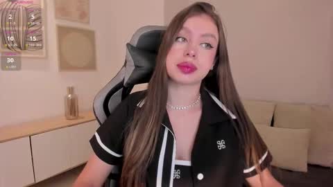 EllaClark online show from 16, 10, 2025