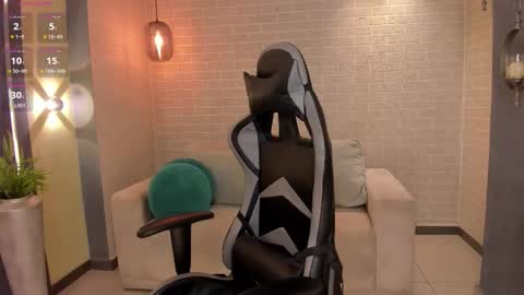 EllaClark online show from 7, 11, 2025