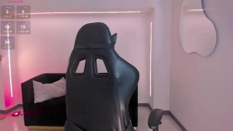 EllaClark online show from 11, 11, 2025