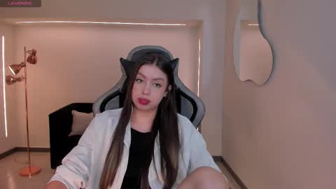 EllaClark online show from 15, 11, 2025