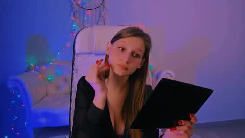 Ella online show from 20, 2, 2025