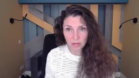 EllaLongs online show from 9, 10, 2025